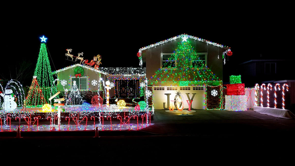 The History of Christmas Lights on Houses