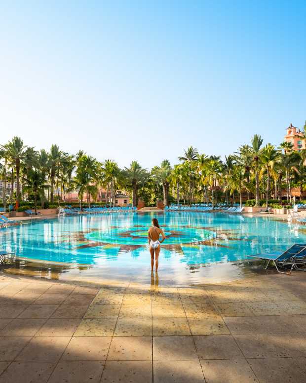 Atlantis_Aquaventure_Royal_Baths_Pool_Woman_Standing_at_Edge_of_Pool