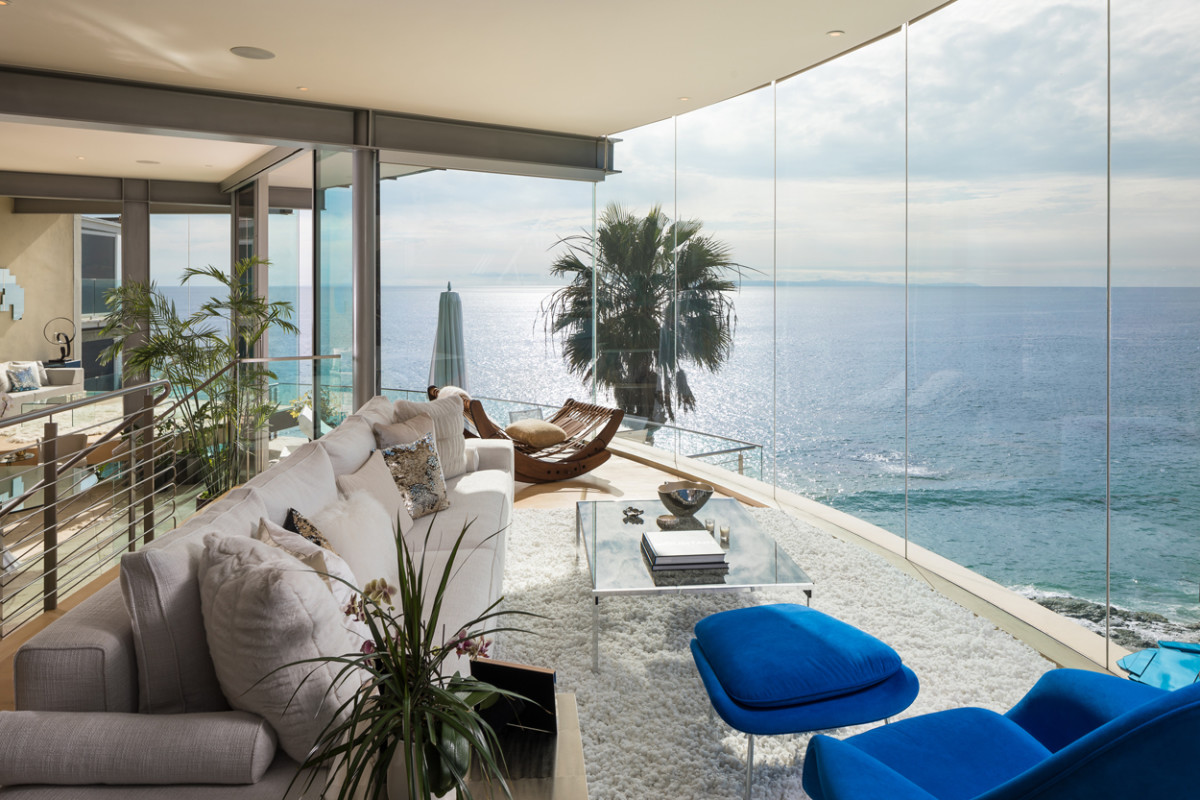 This Laguna Beachfront Home Has Us in Awe With Its Floor-to-Ceiling ...