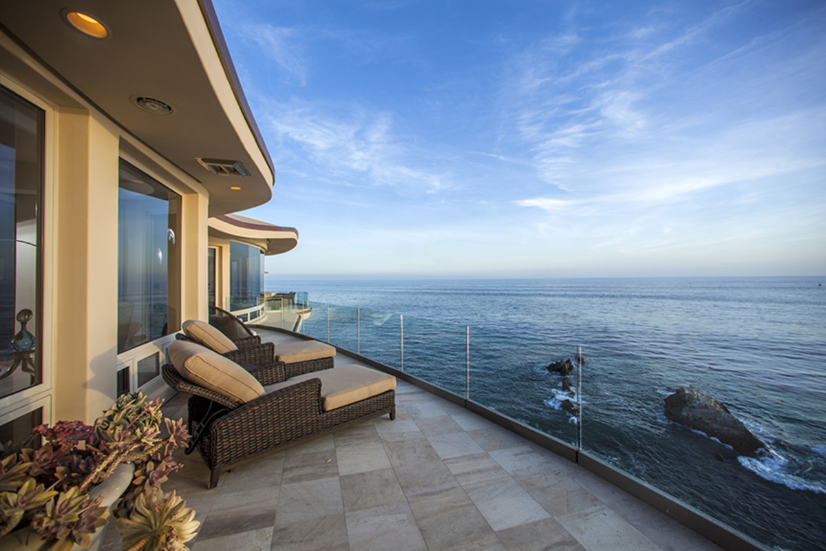 The Crown of the Sea: Coastal Contemporary Curvilinear Elegance at ...